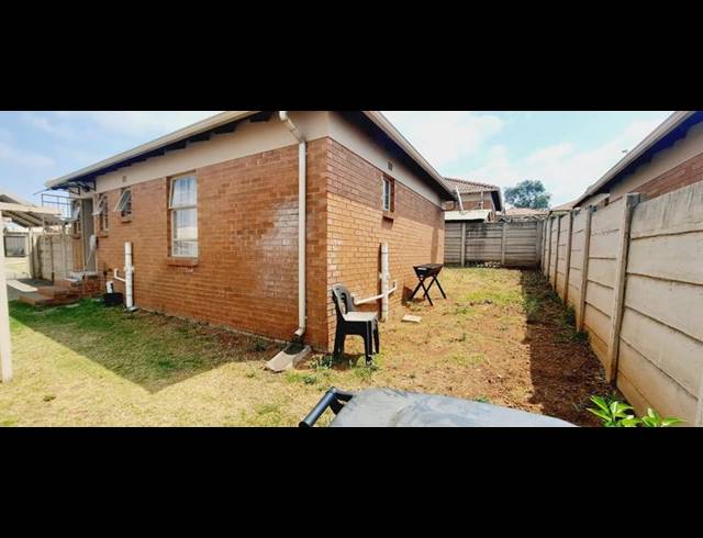 3 BEDROOM TOWNHOUSE FOR SALE IN OLIEVENHOUTBOSCH